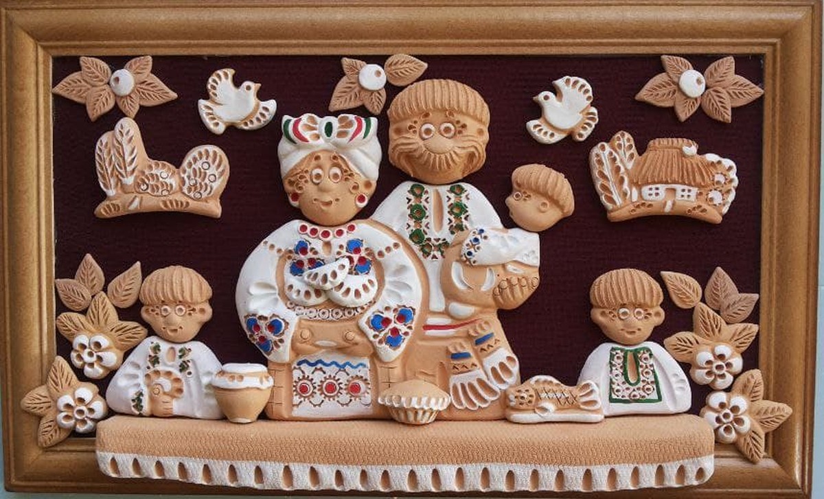 Сім'я з трьома хлопчиками за столом (18 х 33 см) - зображення 1