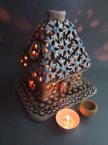Зимова хатинка під сніжинками (15 см.прямокутна глазурована) - зображення 6