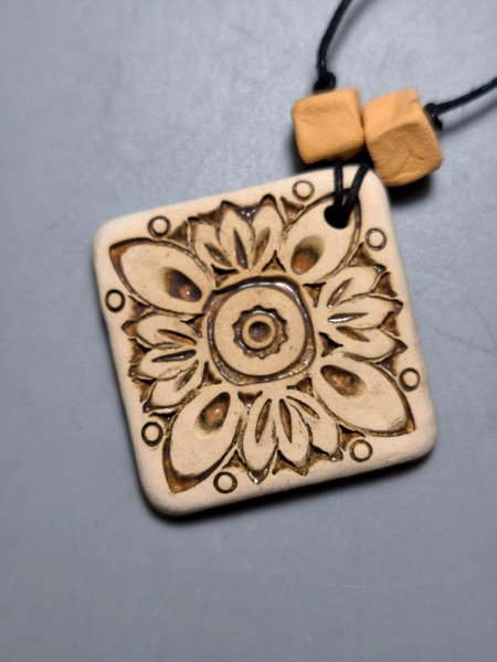 Світлий кулон "Рівновага" (5 см) - зображення 1