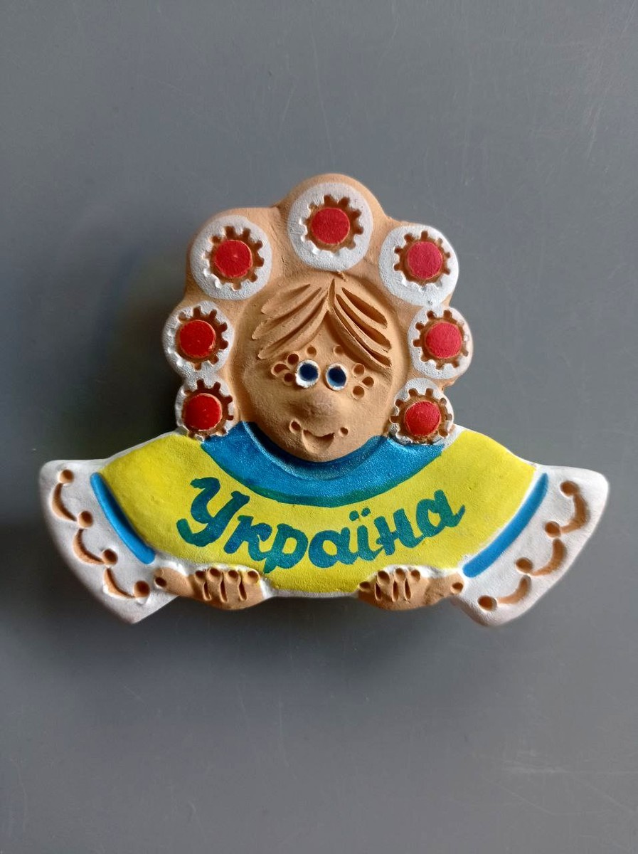 Магніт Україночка з прапором - зображення 1