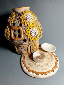 Хатинка з соняхами та віконцями на даху (16 см.кругла велика) - зображення 6