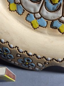 Блюдо Велика кольорова птаха (38*39 см) з незначною мікротріщинкою - зображення 1