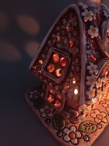 Весняна аромахатинка з двома квітучими деревами (15 см) - зображення 8